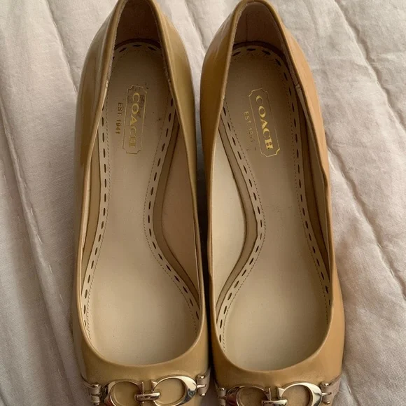 Coach tan patent shoe, never worn. - Picture 1 of 4